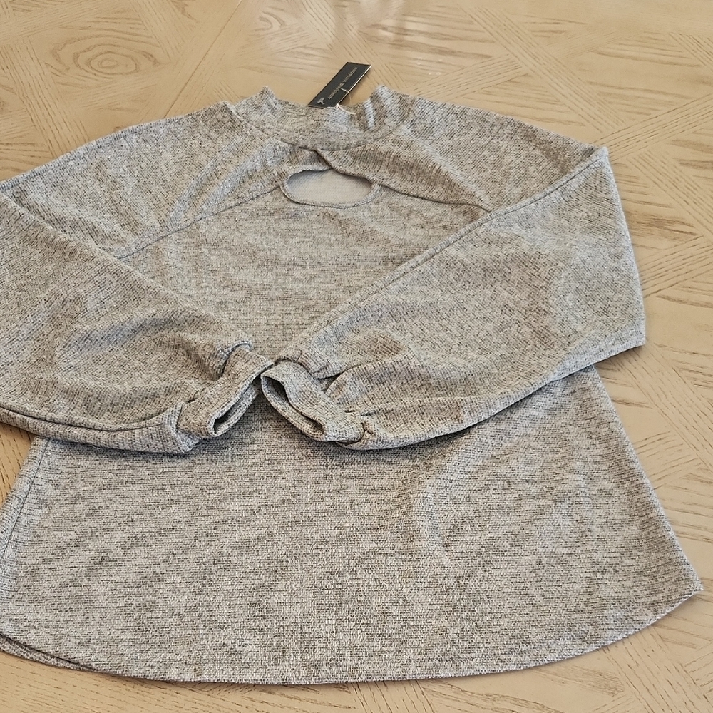 Adrienne Vittadini Gray & Silver Knit Top with Front Cut Out Size Large